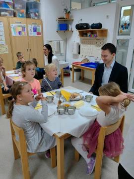 Župan je zajtrkoval v vrtcu 1